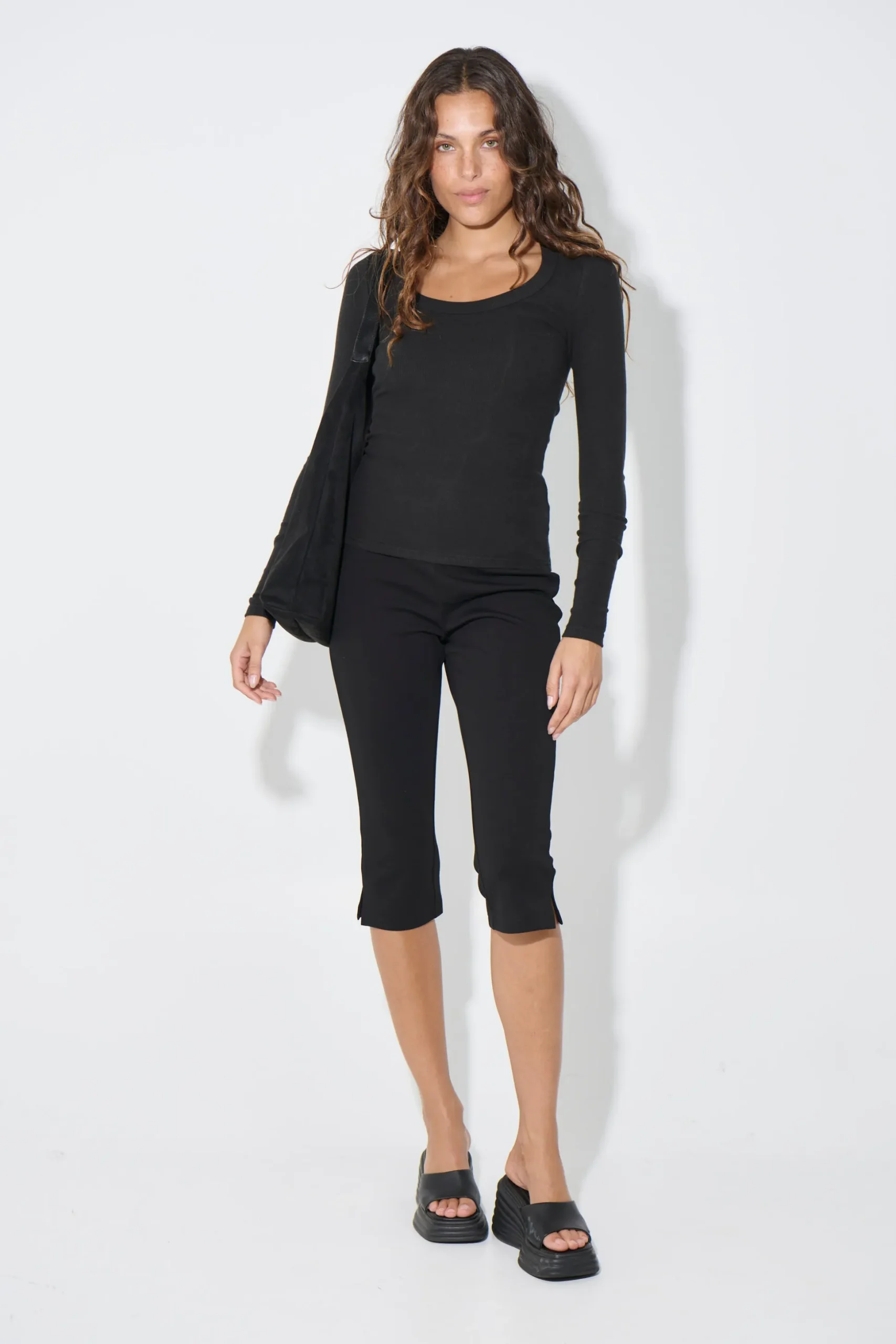 Olive Capri Black